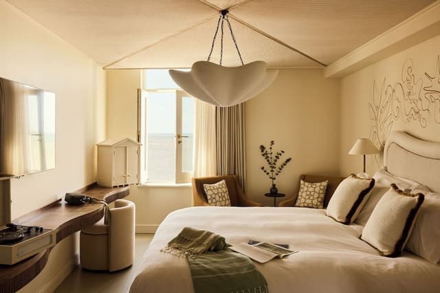Large Guest Room with Sea View