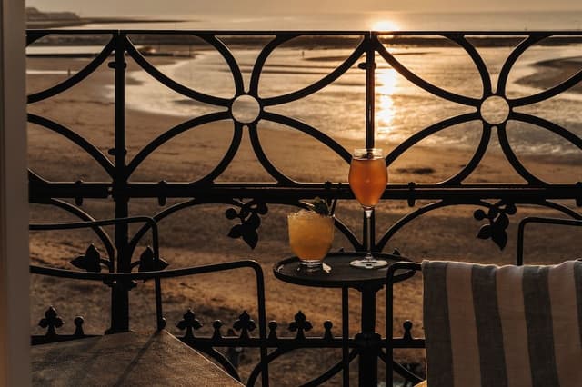 Large Guest Room with Sea View & Balcony