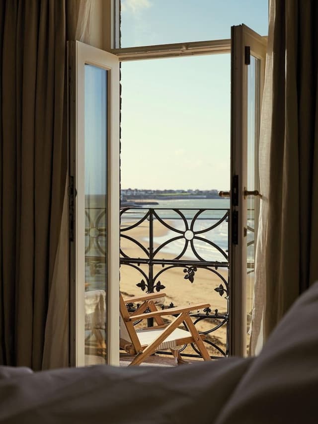 Large Guest Room with Sea View & Balcony