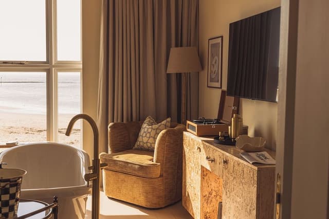 Suite (Lookout)
