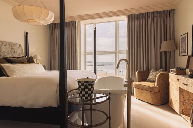 Suite (Lookout)