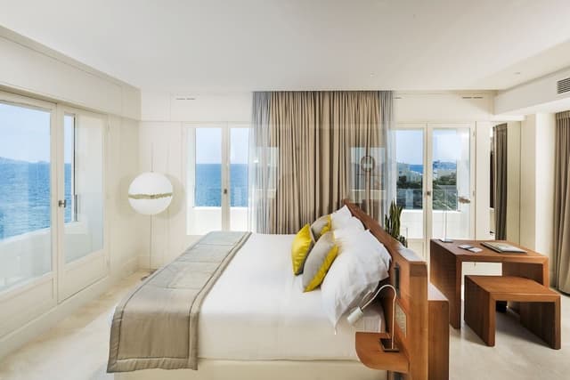 Suite, 1 King Bed, Sea View