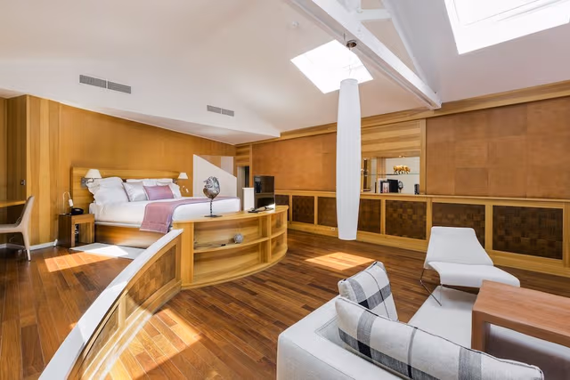Suite, 1 King Bed, Sea View