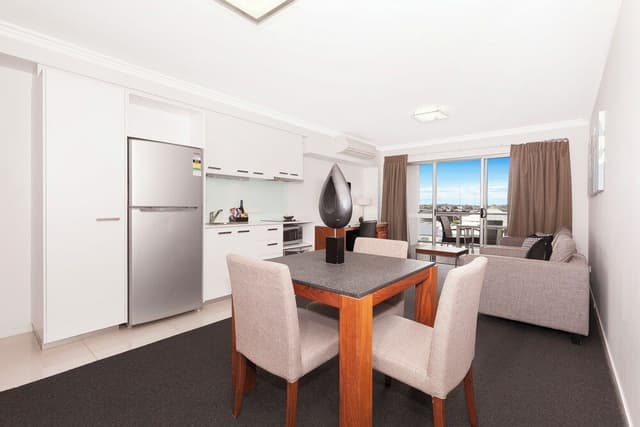 Apartment, 1 Queen Bed, Mobility Accessible