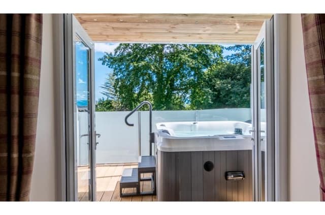 Deluxe Double Suite with Hot tub