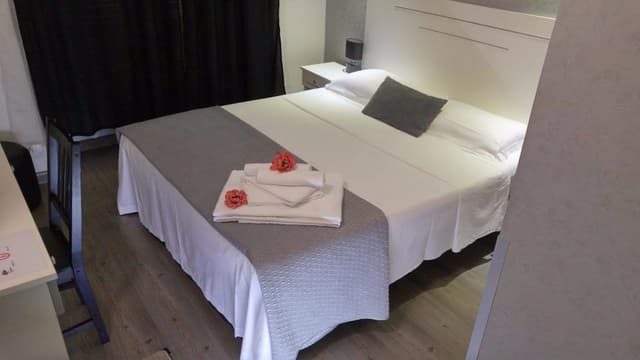 Deluxe Triple Room, 1 Bedroom, Ensuite, City View (External)