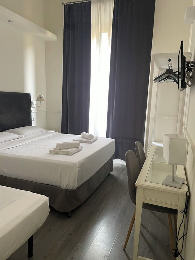 Deluxe Triple Room, 1 Bedroom, Ensuite, City View (External)