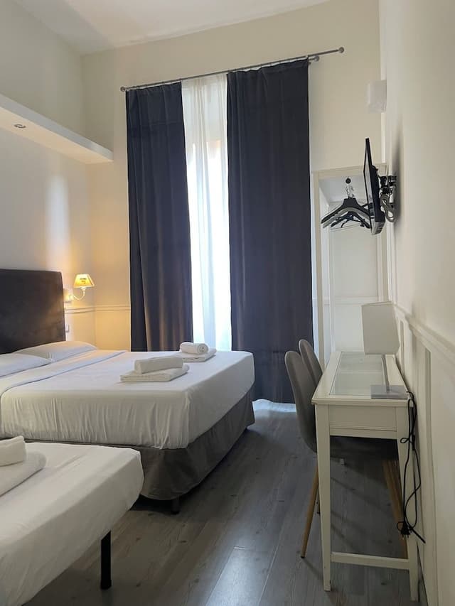 Deluxe Triple Room, 1 Bedroom, Ensuite, City View (External)