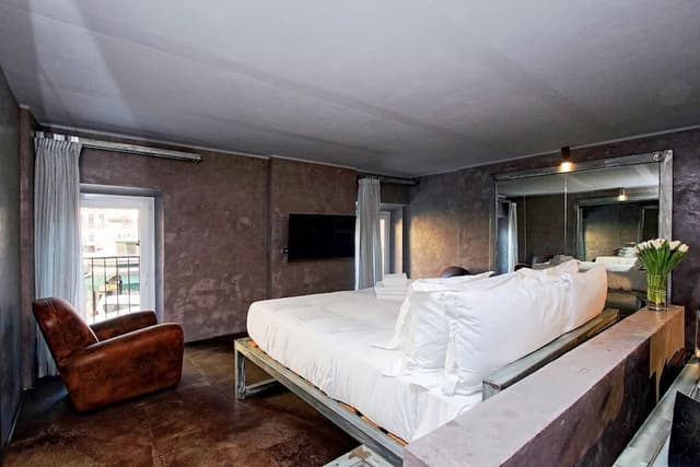 Suite, City View