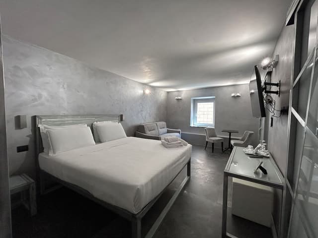 Deluxe Suite, City View