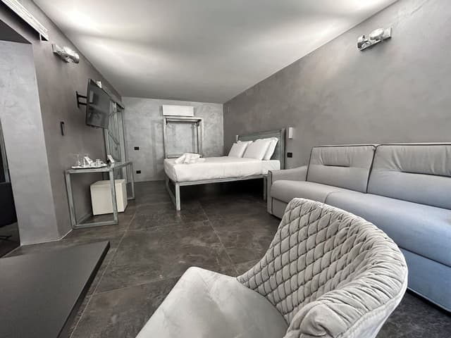 Deluxe Suite, City View