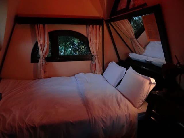 Honeymoon Room