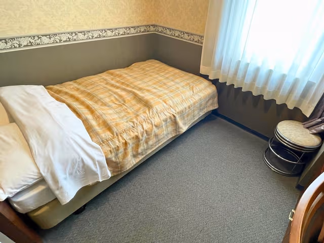 Single Room, Sea View