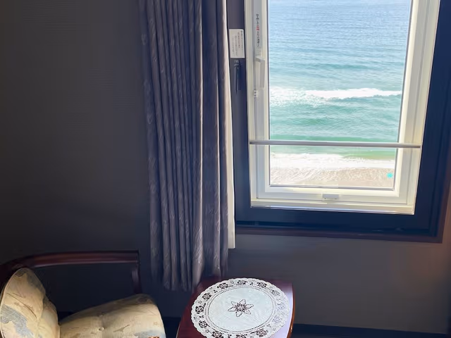 Single Room, Sea View