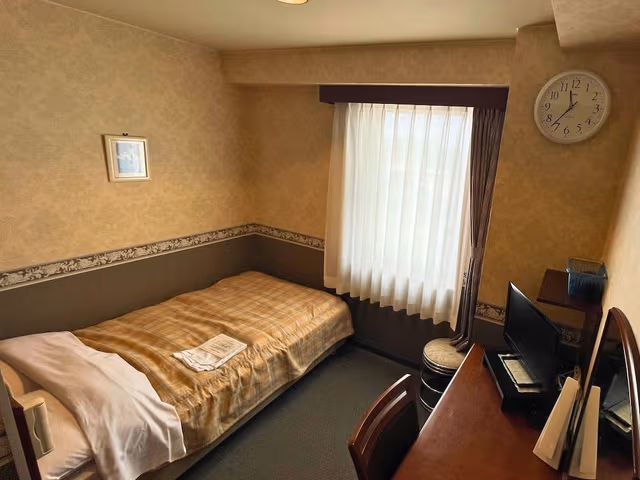 Single Room, Sea View