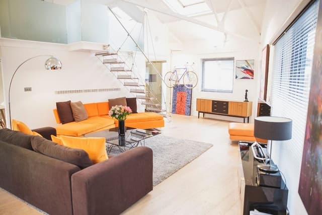 Super Deluxe Two Bedroom Loft Apartment (The While Loft)