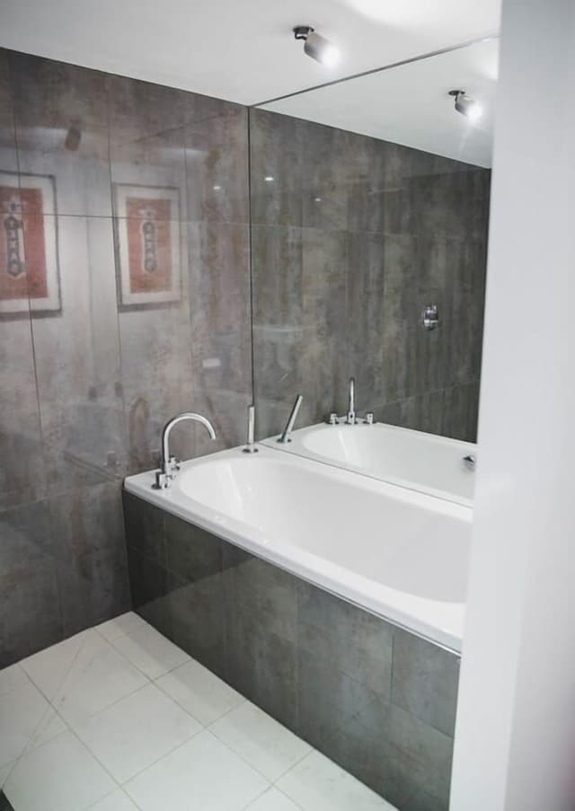 Super Deluxe Two Bedroom Loft Apartment (The While Loft)
