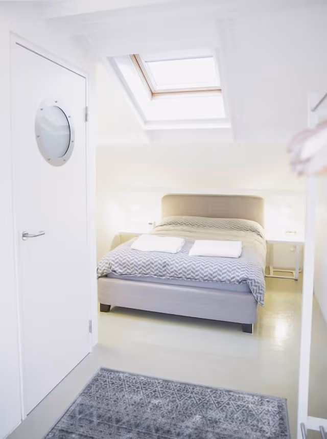 Super Deluxe Two Bedroom Loft Apartment (The While Loft)