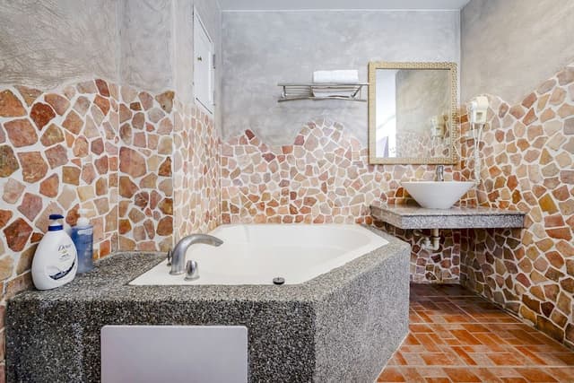 Superior Double Room, Bathtub