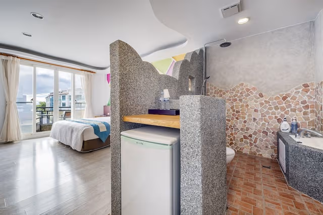 Superior Double Room, Bathtub