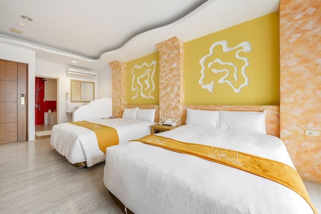 Superior Quadruple Room, Bathtub