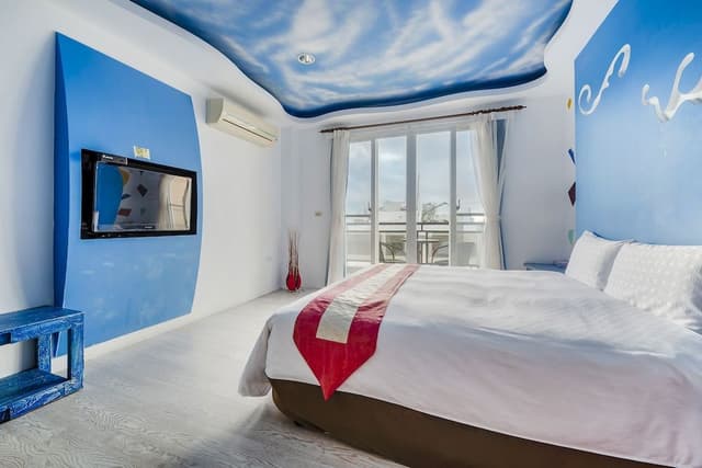 Superior Double Room, Bathtub
