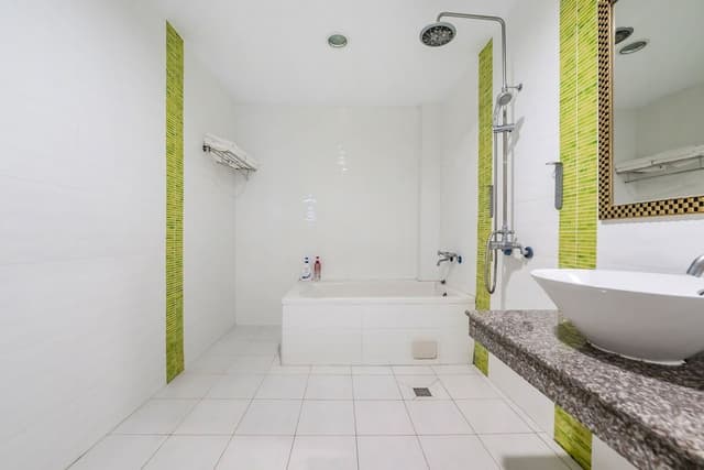 Superior Quadruple Room, Bathtub
