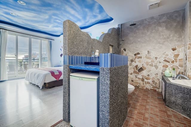 Superior Double Room, Bathtub