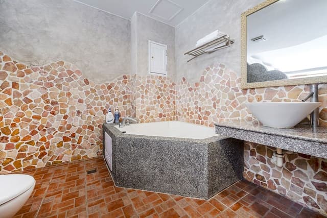 Superior Double Room, Bathtub