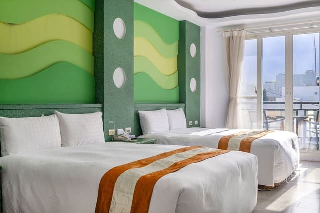 Superior Quadruple Room, Bathtub