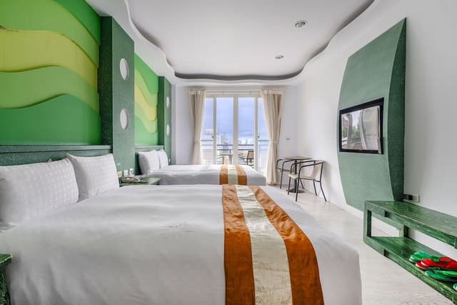 Superior Quadruple Room, Bathtub