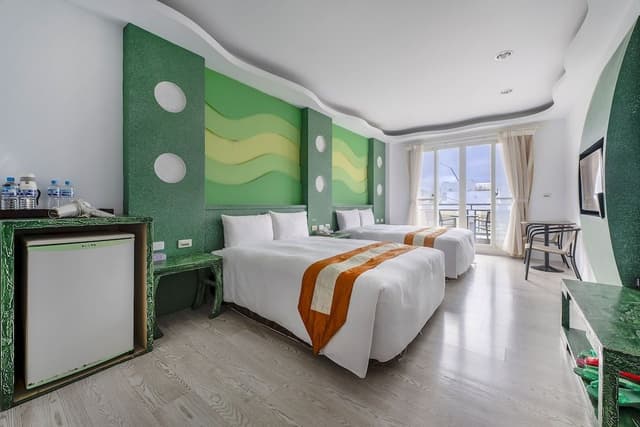 Superior Quadruple Room, Bathtub