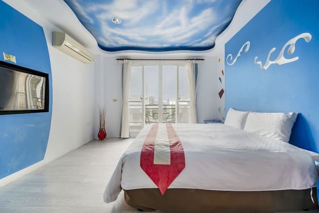 Superior Double Room, Bathtub