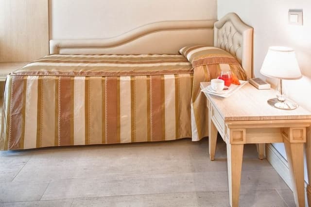 Single Room, Balcony