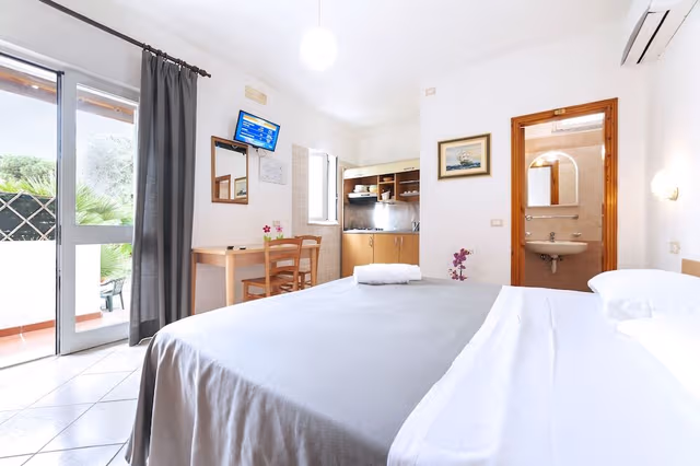 Studio, Kitchenette, Garden Area