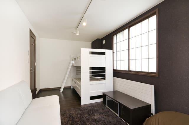 House, 5 Bedrooms (2 double, 4 single, 4 bunk Beds)