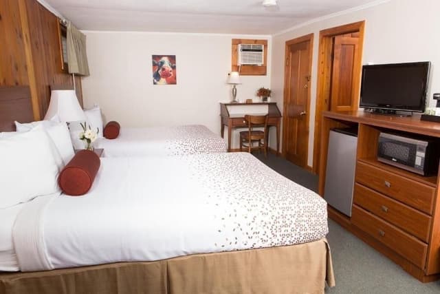 Classic Double Room, 2 Queen Beds
