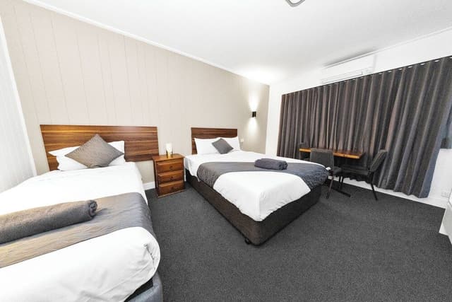 Superior Queen Room with Single Bed