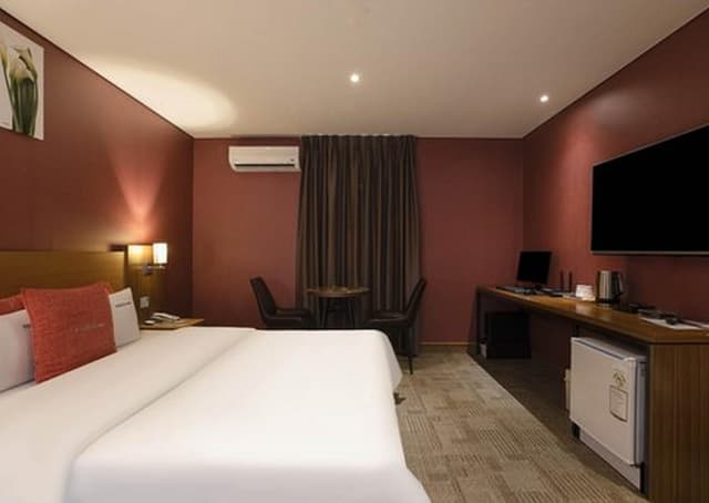 Deluxe Room - Check-In Mon-Thu 3:00 PM, Fri 5:00 PM, Sat 9:00 PM, Sun 6:00 PM