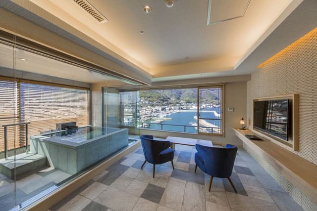 View Bath Semi Suite with Harbor View, Non Smoking (72sqm)- 410