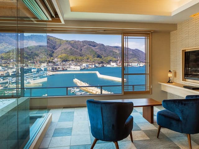 View Bath Semi Suite with Harbor View, Non Smoking (72sqm)- 410