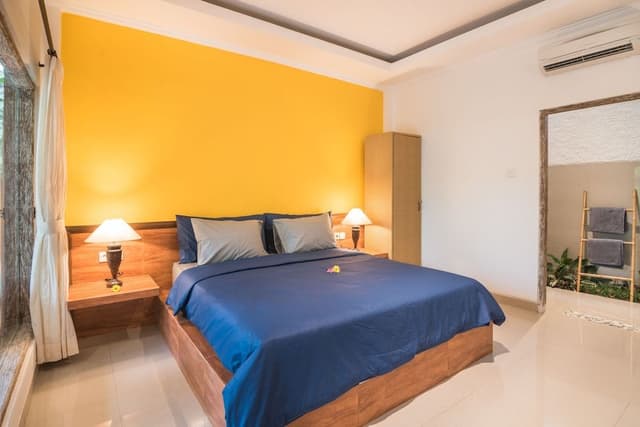 Superior Room, 1 King Bed, Pool View