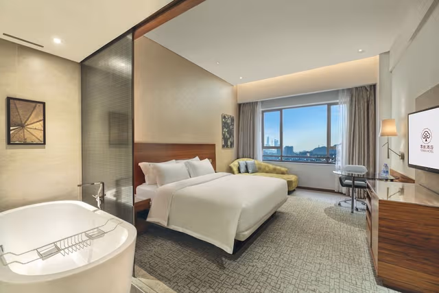 Deluxe Queen Room