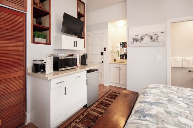 Paniolo Studio: 1 King + Kitchenette, Pvt entrance