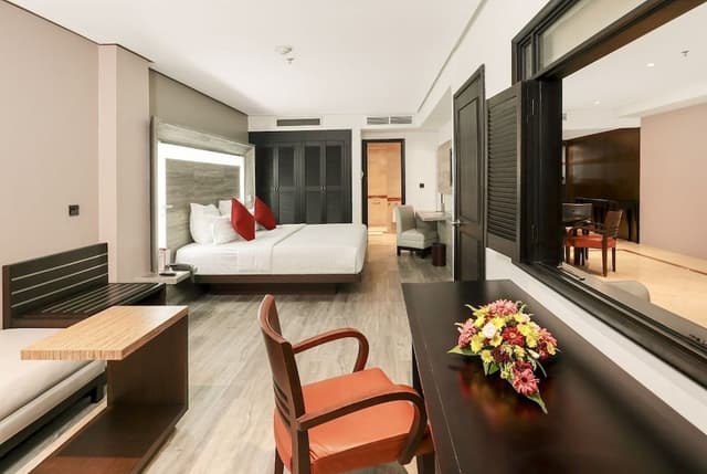 Business Suite, 1 King Bed