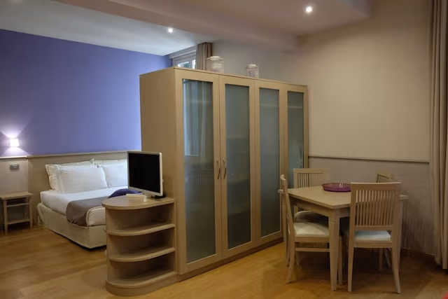 Traditional Studio (Grecale)
