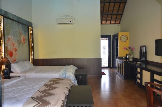 Superior Twin Room, 2 Queen Beds, Pool View