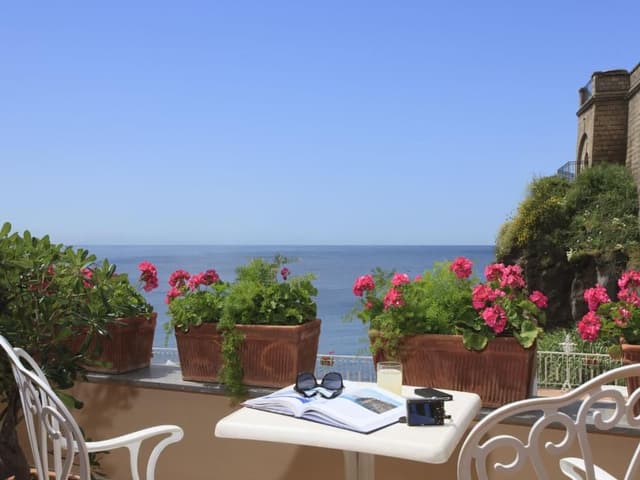 DELUXE – FRONT SEA VIEW BALCONY
