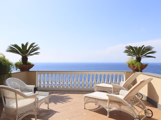 EXECUTIVE – FRONT SEA VIEW TERRACE