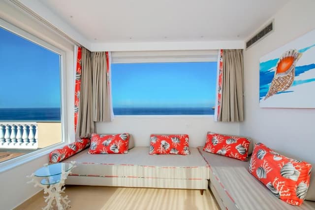 SUITE – FRONT SEA VIEW TERRACE